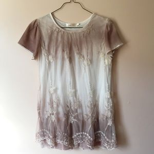 Simply couture taupe and white short sleeve blouse